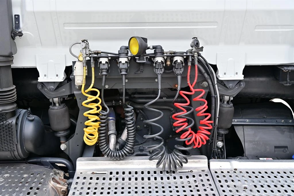 Iveco S-Way 440S51T Ретардер, гуми 90% - изображение 8