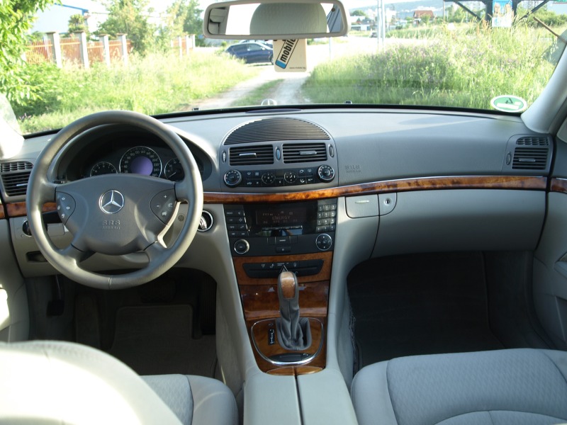 Mercedes-Benz E 320 3.2i* 224кс* АВТОМАТИК* , снимка 11 - Автомобили и джипове - 45918444