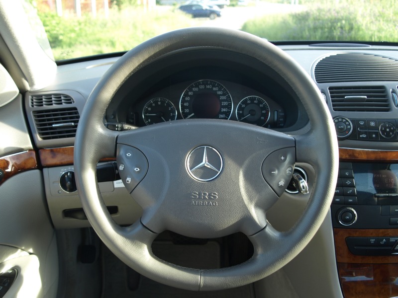 Mercedes-Benz E 320 3.2i* 224кс* АВТОМАТИК* , снимка 13 - Автомобили и джипове - 45918444