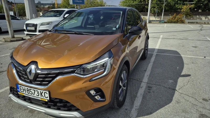 Renault Captur, снимка 6 - Автомобили и джипове - 52570070