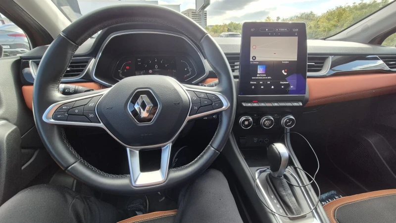 Renault Captur, снимка 11 - Автомобили и джипове - 52570070