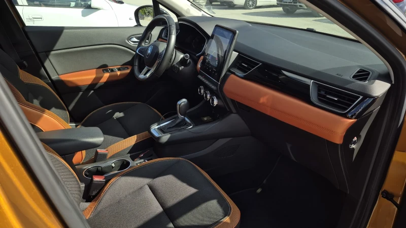 Renault Captur, снимка 10 - Автомобили и джипове - 52570070