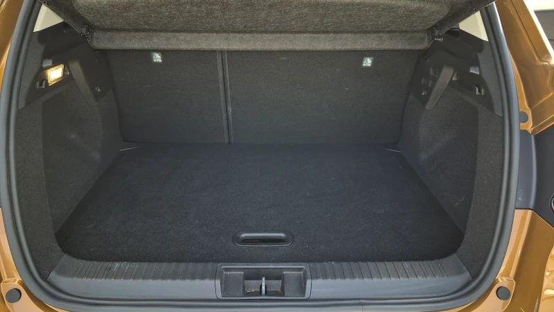 Renault Captur, снимка 9 - Автомобили и джипове - 52570070