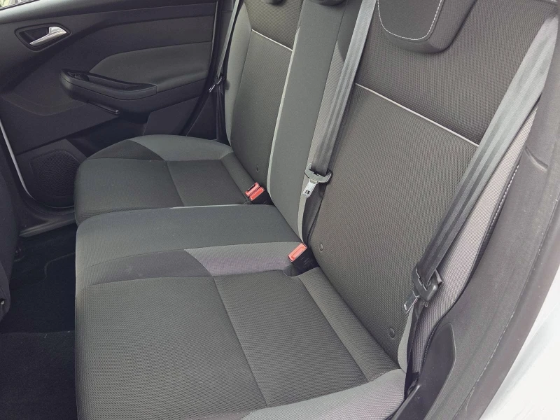 Ford Focus 1.6TDCI/GHIA/6 скорости, снимка 11 - Автомобили и джипове - 52670461