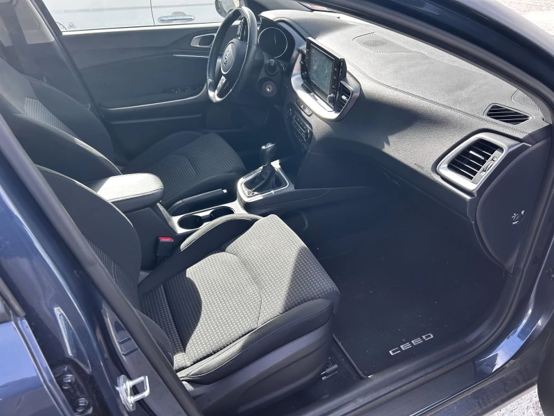 Kia Ceed 1.0 TGDI, снимка 9 - Автомобили и джипове - 53540526