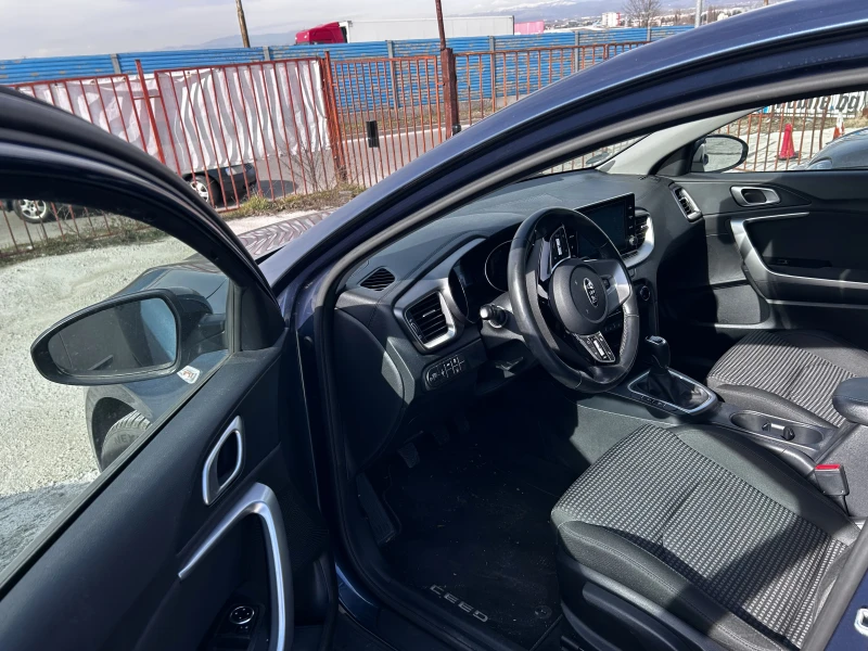 Kia Ceed 1.0 TGDI, снимка 6 - Автомобили и джипове - 53540526