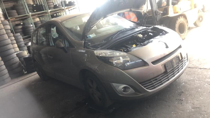 Renault Grand scenic 1.5 dci, снимка 1 - Автомобили и джипове - 32985929