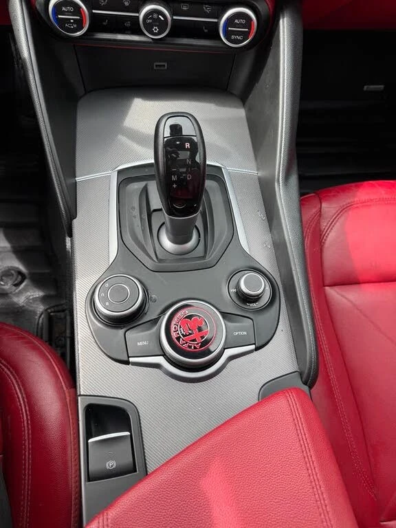 Alfa Romeo Giulia Ti Sport Q4* HARMAN KARDON* KEYLESS* ПОДГРЕВ* , снимка 14 - Автомобили и джипове - 53988648