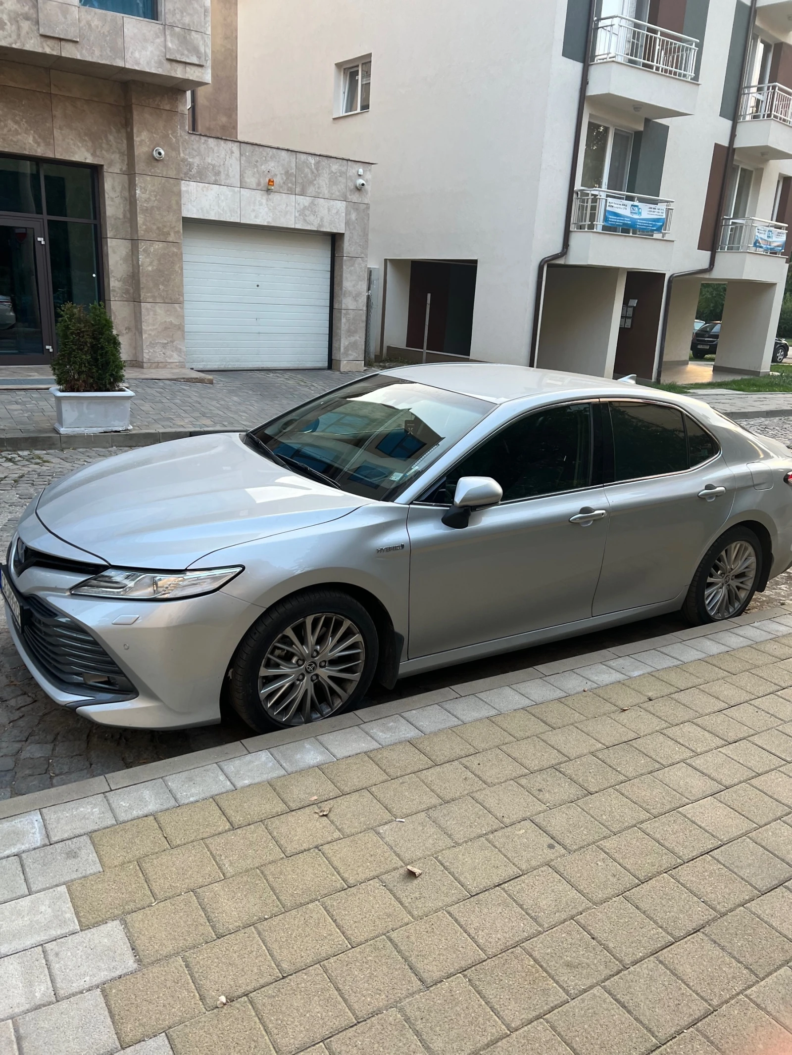 Toyota Camry Hibrid - изображение 2