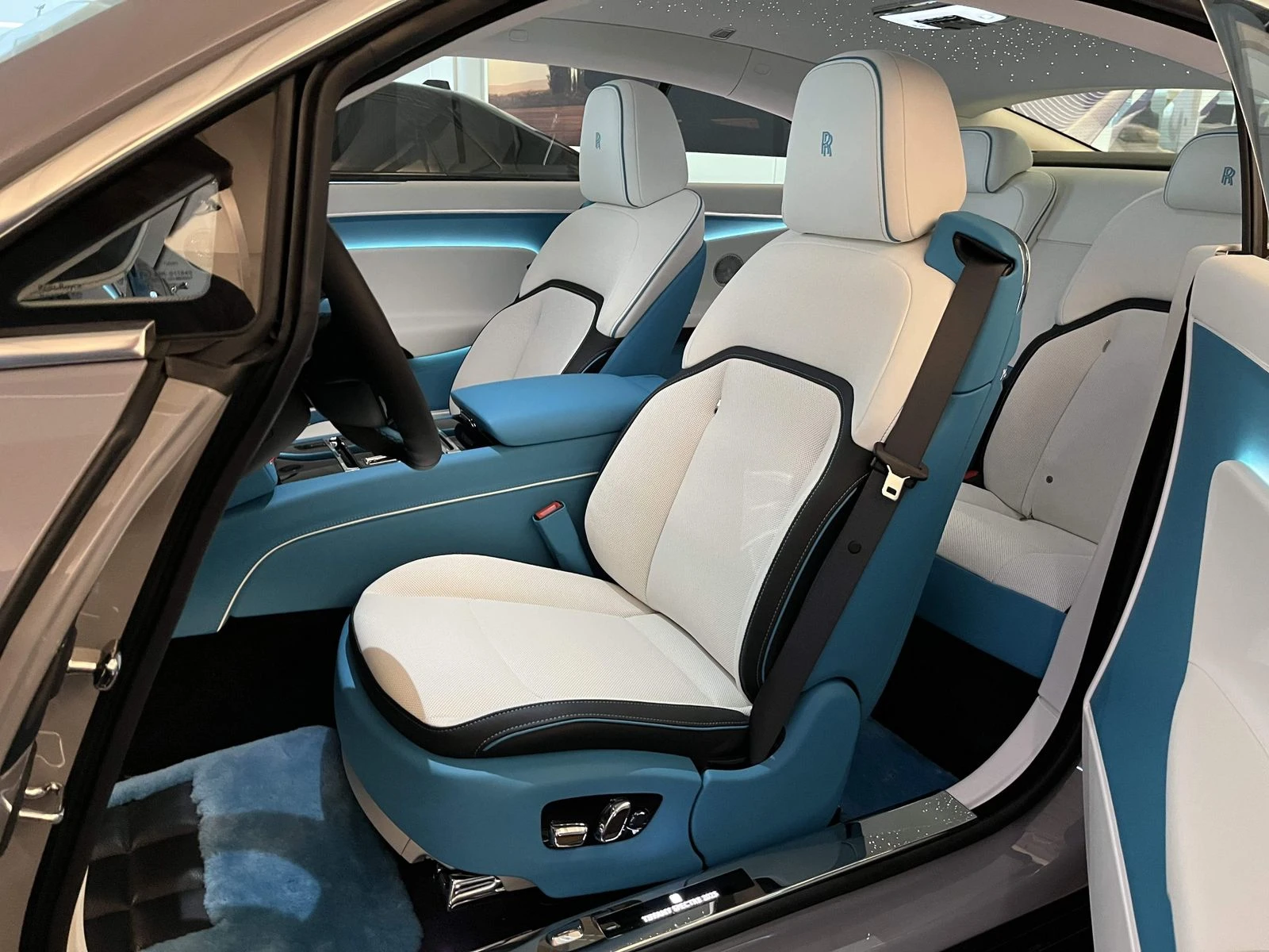 Rolls-Royce Spectre  - изображение 6