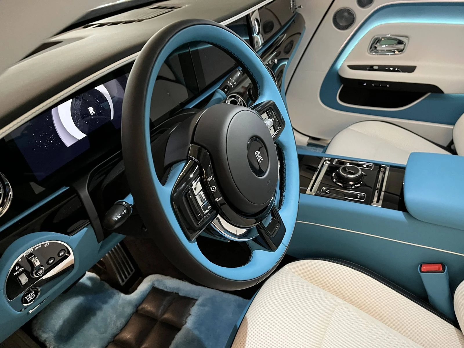 Rolls-Royce Spectre  - изображение 5