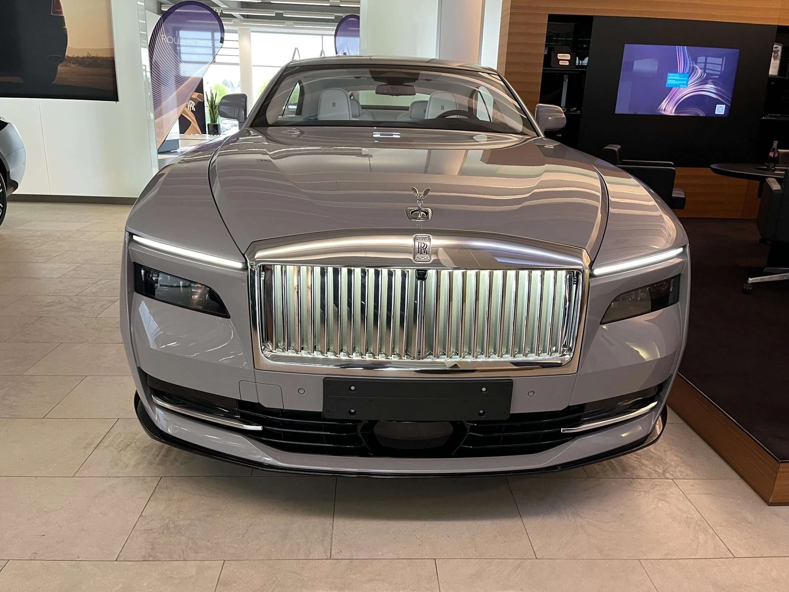 Rolls-Royce Spectre  - изображение 2