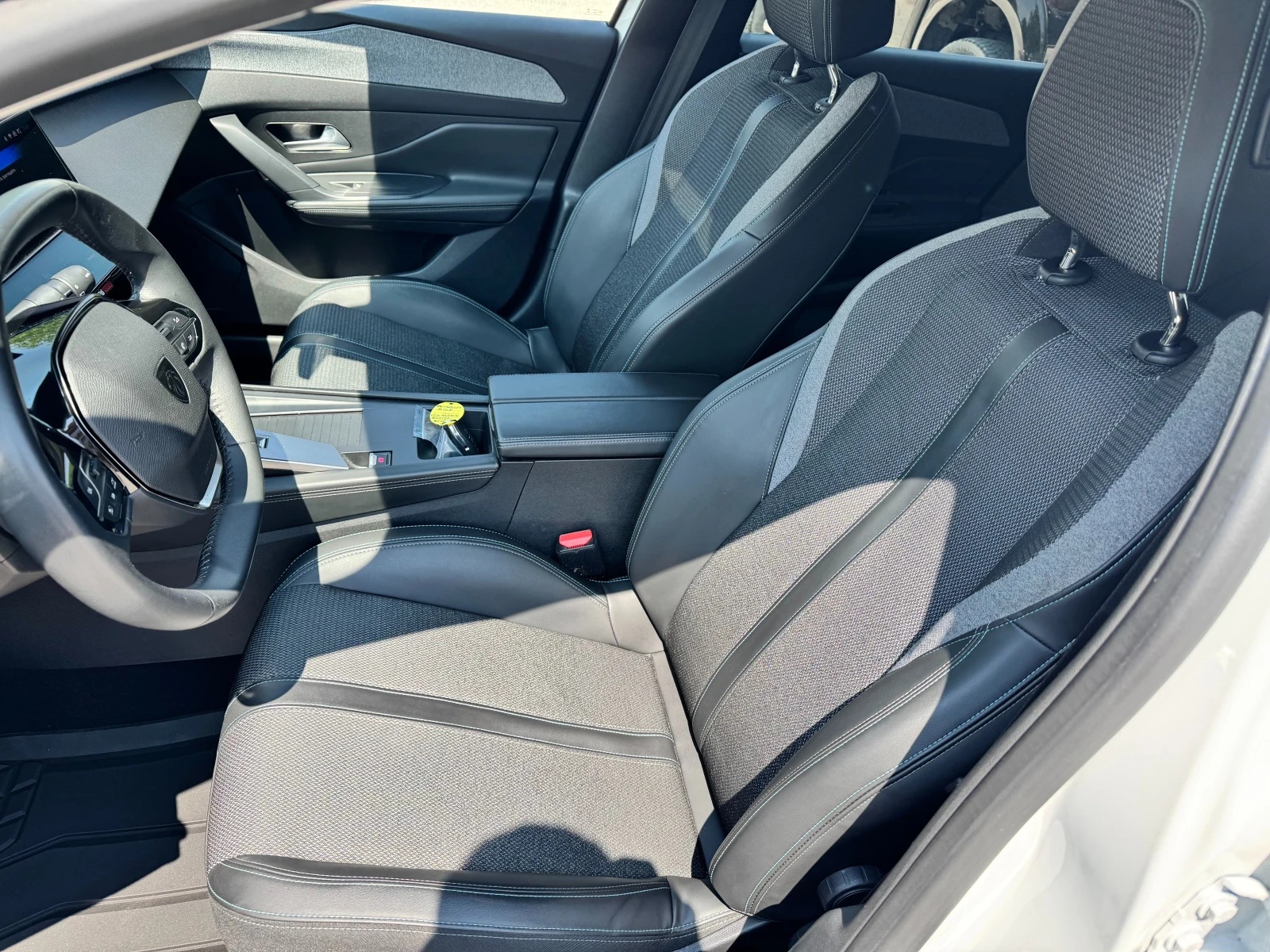 Peugeot 308 1.6PHEV 224к.с GT-pack 8ск.  - изображение 7