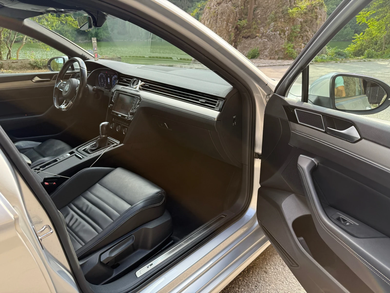 VW Passat * 2x R-Line * Pano * Digital  - изображение 8