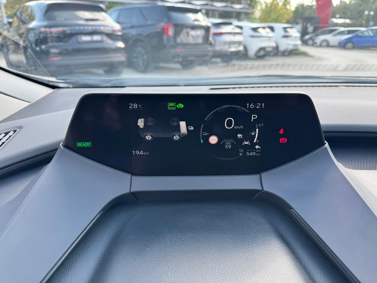 Toyota Prius 2.0phev ИНВАЛИДЕН 223к.с Plug In Hybrid 194км. - изображение 9