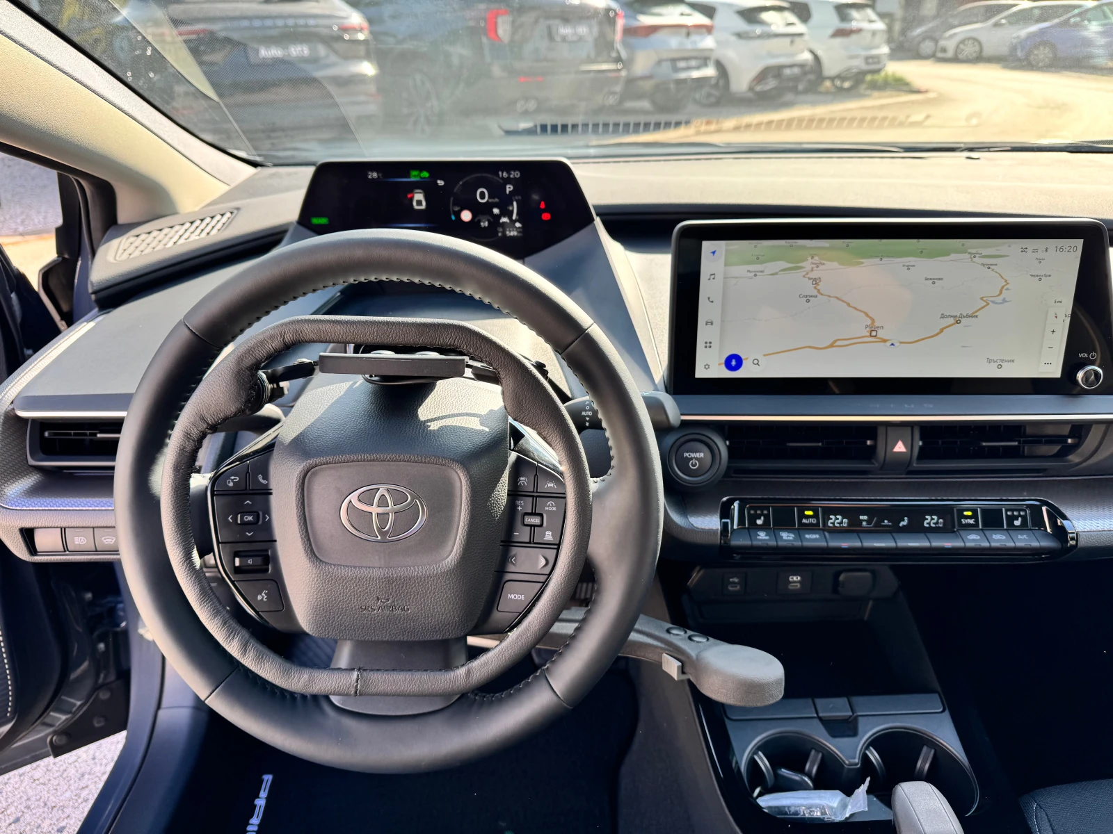 Toyota Prius 2.0phev ИНВАЛИДЕН 223к.с Plug In Hybrid 194км. - изображение 8