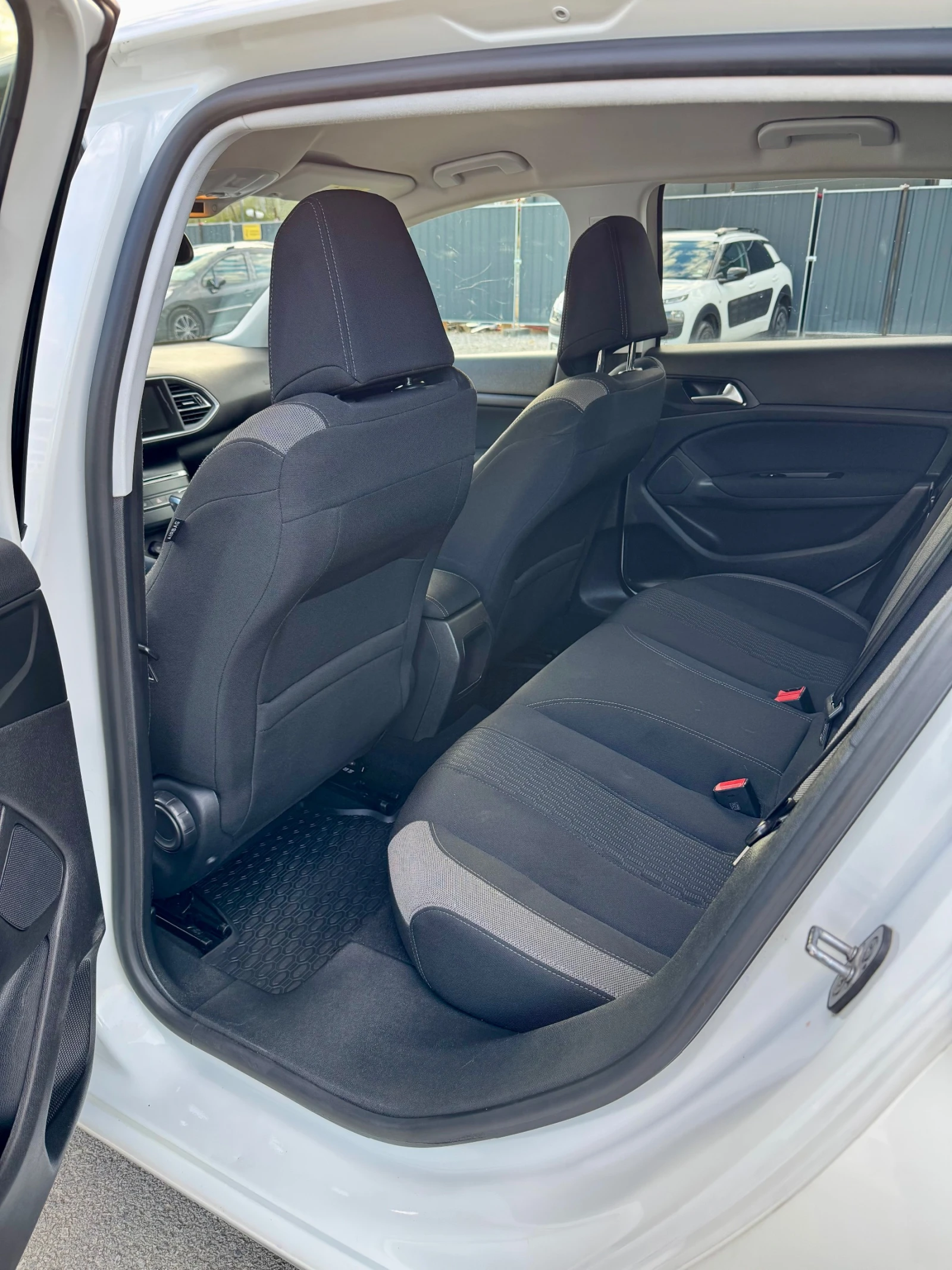 Peugeot 308  - изображение 10