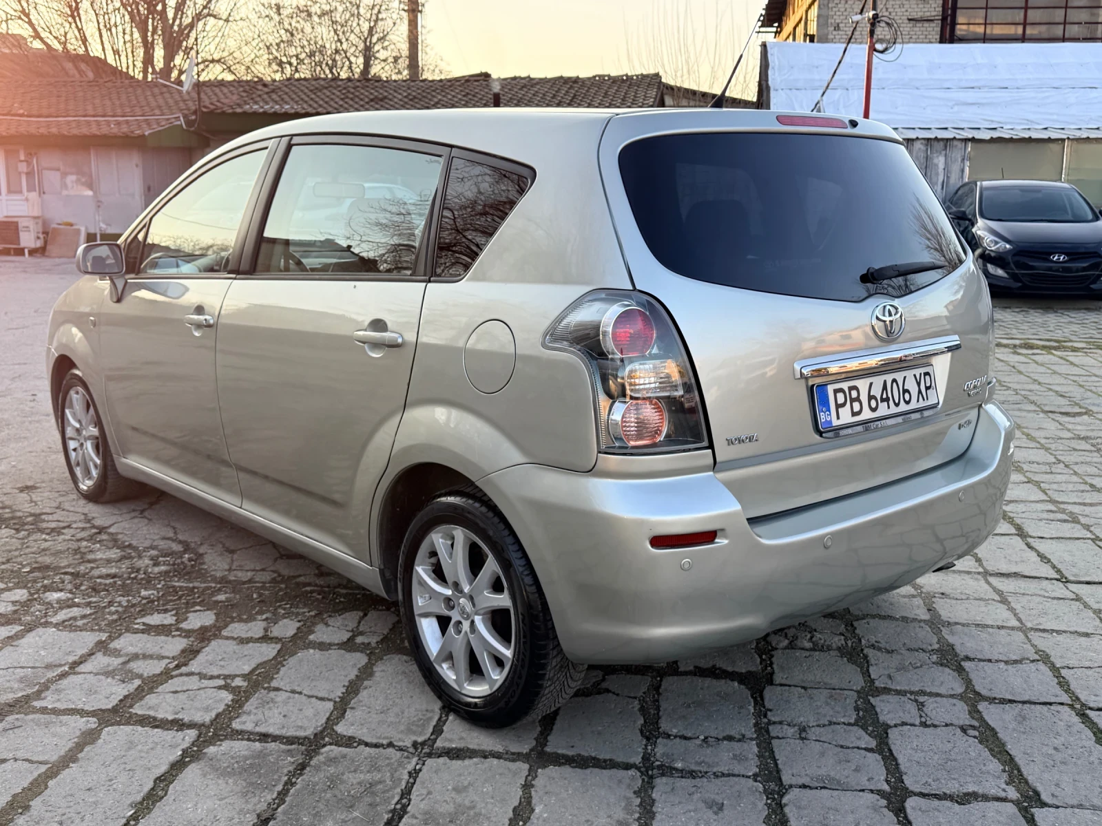 Toyota Corolla verso 2.2D4D* CarPlay/AndroidAuto* НОВИ ГУМИ* РЕГИСТРИРА - изображение 3