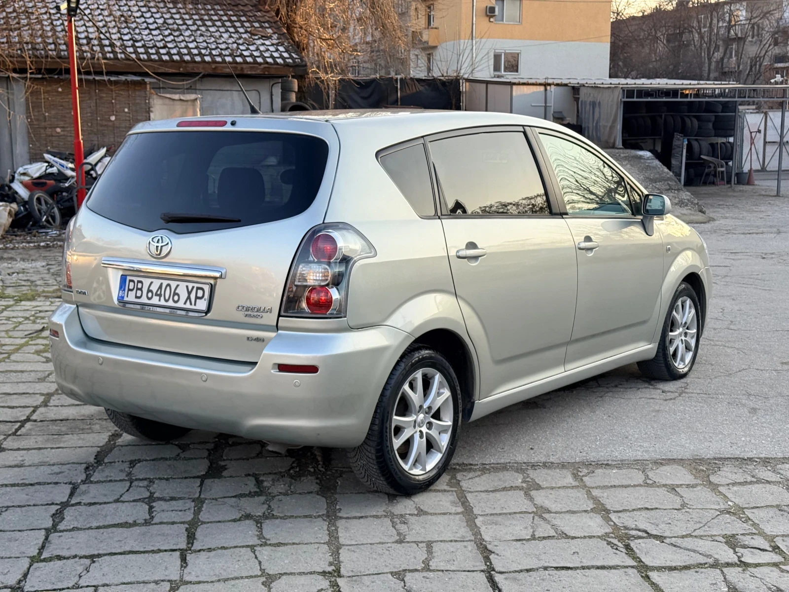 Toyota Corolla verso 2.2D4D* CarPlay/AndroidAuto* НОВИ ГУМИ* РЕГИСТРИРА - изображение 4