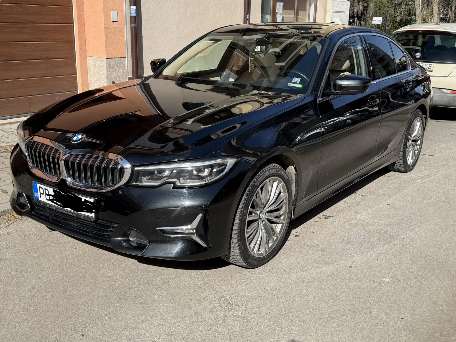 BMW 320 xDrive, Luxury Line - изображение 2