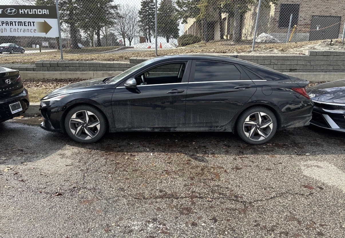 Hyundai Elantra Ultimate Tech* Bose* CarPlay* Keyless, снимка 4 - Автомобили и джипове - 53863375