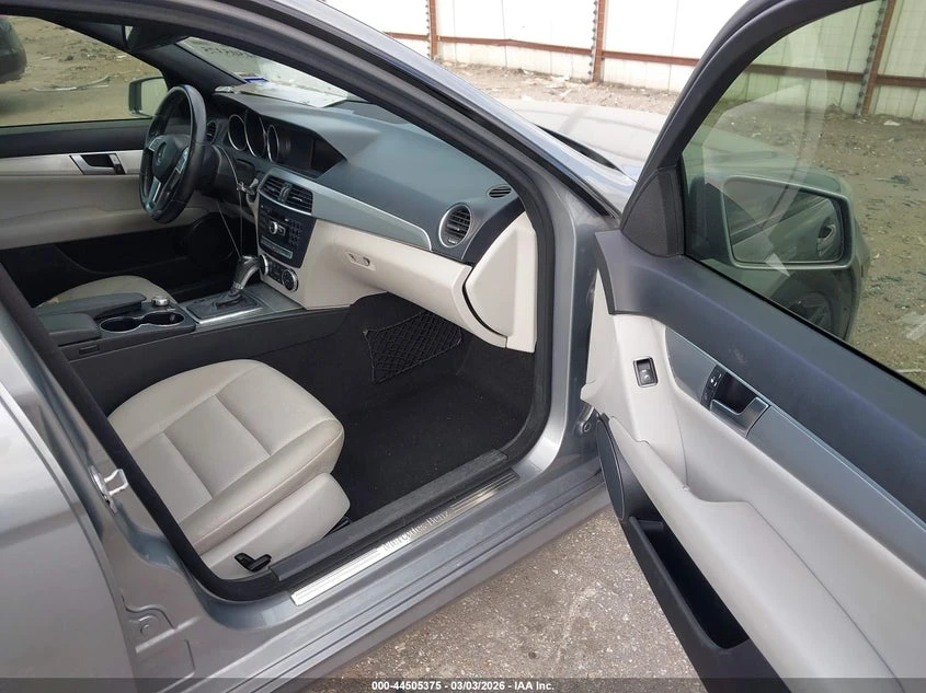 Mercedes-Benz C 250 1.8L I-4 DI, DOHC, VVT, TURBO, 201HP Rear Wheel | Mobile.bg � ����������� 5