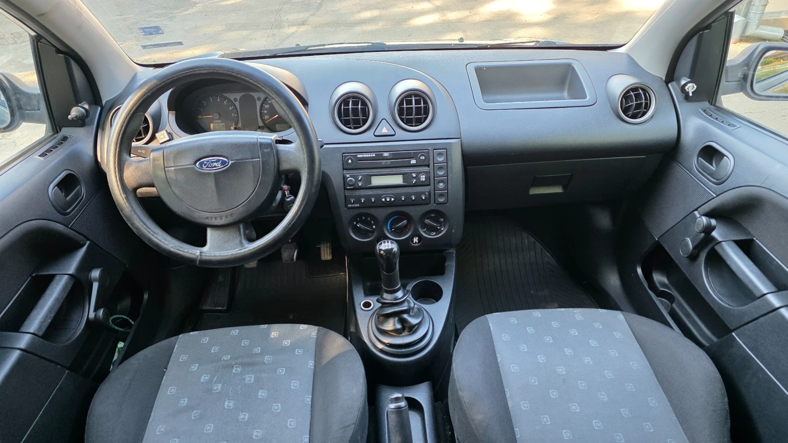 Ford Fiesta 1.3 Газ Бензин, снимка 9 - Автомобили и джипове - 54918429