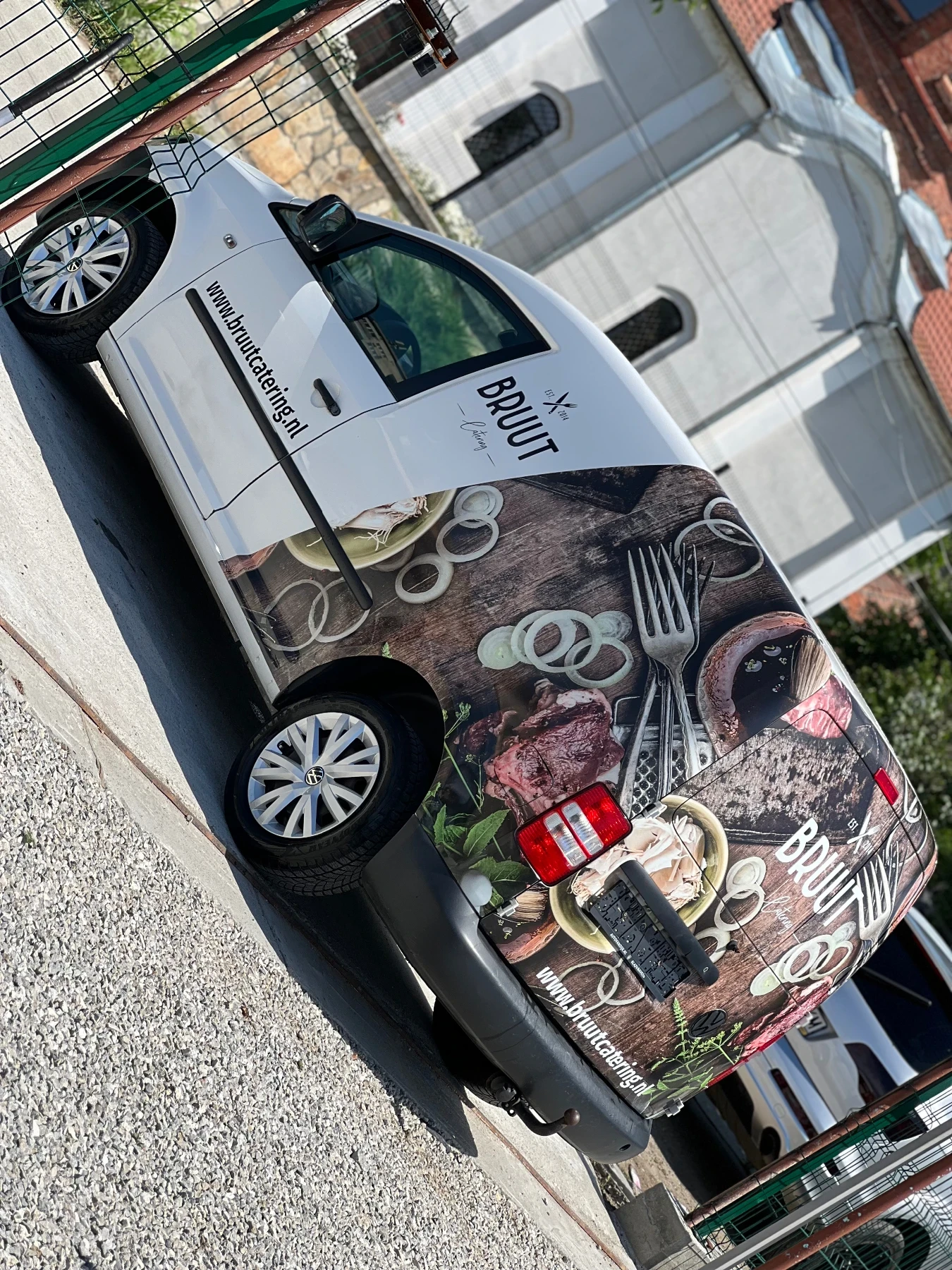 VW Caddy 1.6tdi, снимка 4 - Автомобили и джипове - 54940369