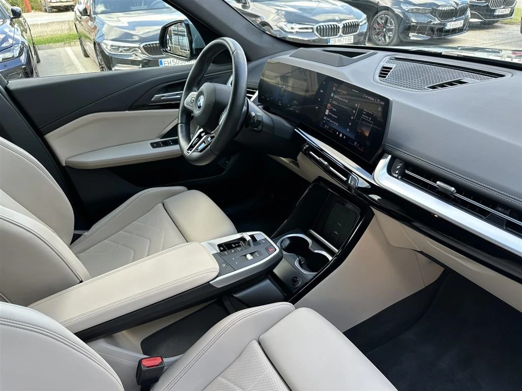 BMW iX1 xDrive30, снимка 8 - Автомобили и джипове - 56533182