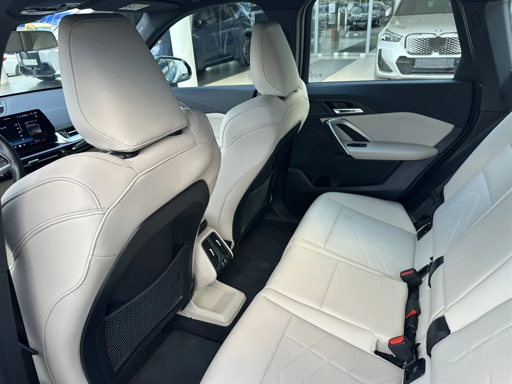 BMW iX1 xDrive30, снимка 9 - Автомобили и джипове - 56533182