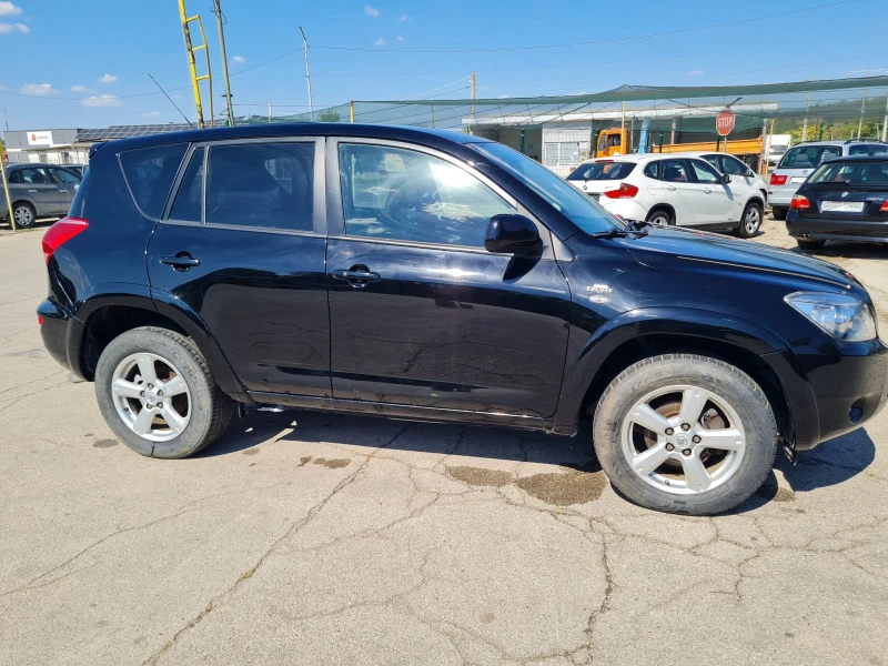 Toyota Rav4 2.2 d, снимка 4 - Автомобили и джипове - 47217746