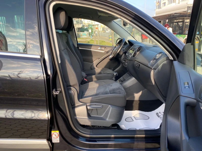VW Tiguan 2.0TDi/4x4, снимка 10 - Автомобили и джипове - 52886032