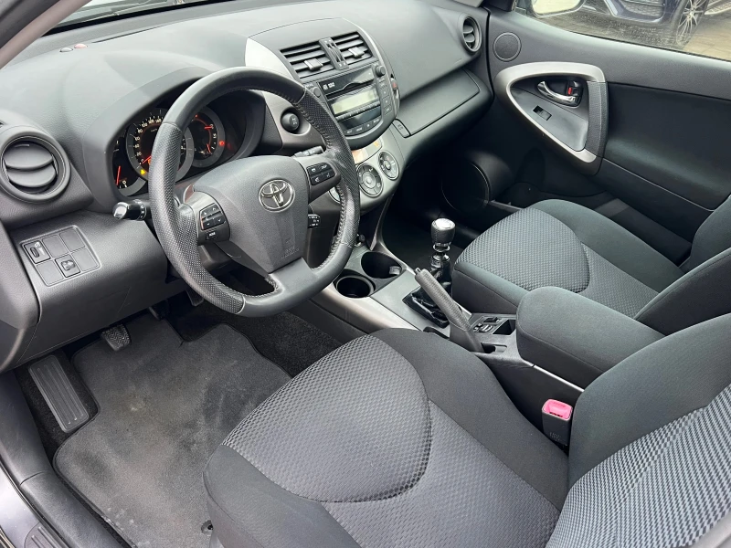 Toyota Rav4 2.2D-4D, РЪЧКА, СЕРВИЗНА ИСТОРИЯ!, снимка 7 - Автомобили и джипове - 53213421