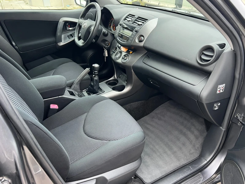 Toyota Rav4 2.2D-4D, РЪЧКА, СЕРВИЗНА ИСТОРИЯ!, снимка 9 - Автомобили и джипове - 53213421