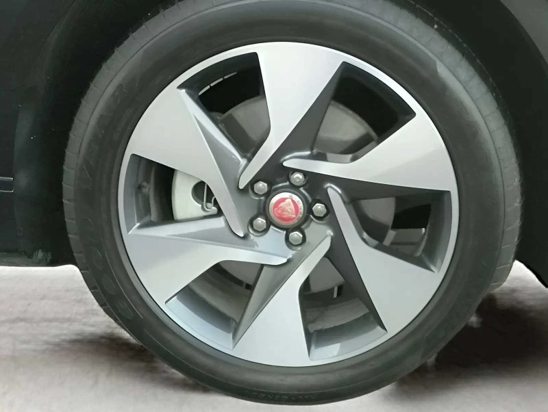 Jaguar I-Pace 90 kWh, снимка 9 - Автомобили и джипове - 53255528