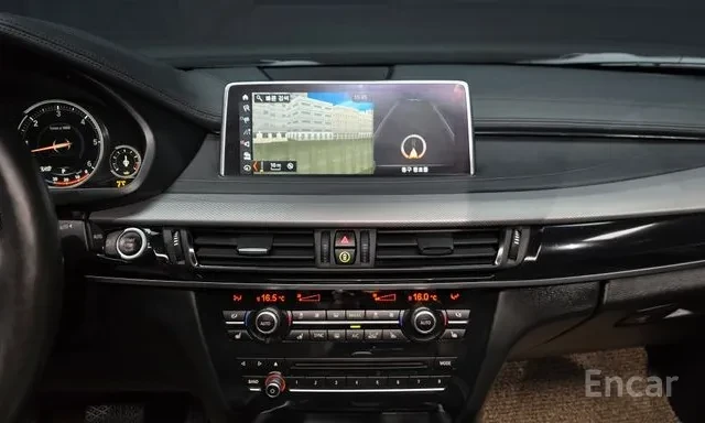 BMW X6 40D * M ПАКЕТ * ОБДУХВАНЕ * HEAD UP * 2018 * H&K *, снимка 8 - Автомобили и джипове - 56116614