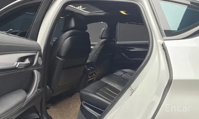 BMW X6 40D * M ПАКЕТ * ОБДУХВАНЕ * HEAD UP * 2018 * H&K *, снимка 11 - Автомобили и джипове - 56116614