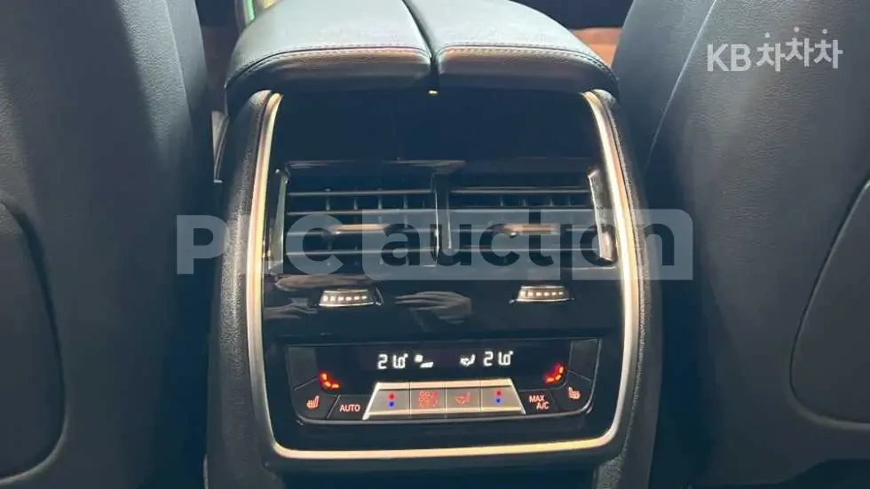 BMW X5 2021* M-PK* SWAROVSKI* DISTRONIK* HARMAN* КРАЙНА Ц, снимка 13 - Автомобили и джипове - 54058011