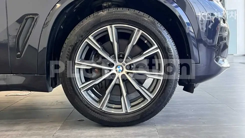 BMW X5 2021* M-PK* SWAROVSKI* DISTRONIK* HARMAN* КРАЙНА Ц, снимка 16 - Автомобили и джипове - 54058011