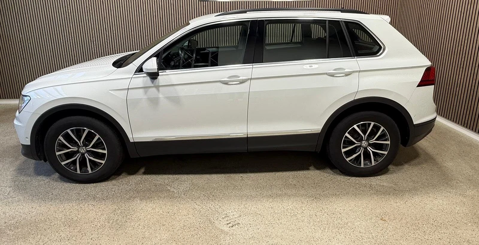 VW Tiguan 1.5 TSI/131к.с./Comfortline| 64 950км| 1Соб.| Каме, снимка 4 - Автомобили и джипове - 54720557
