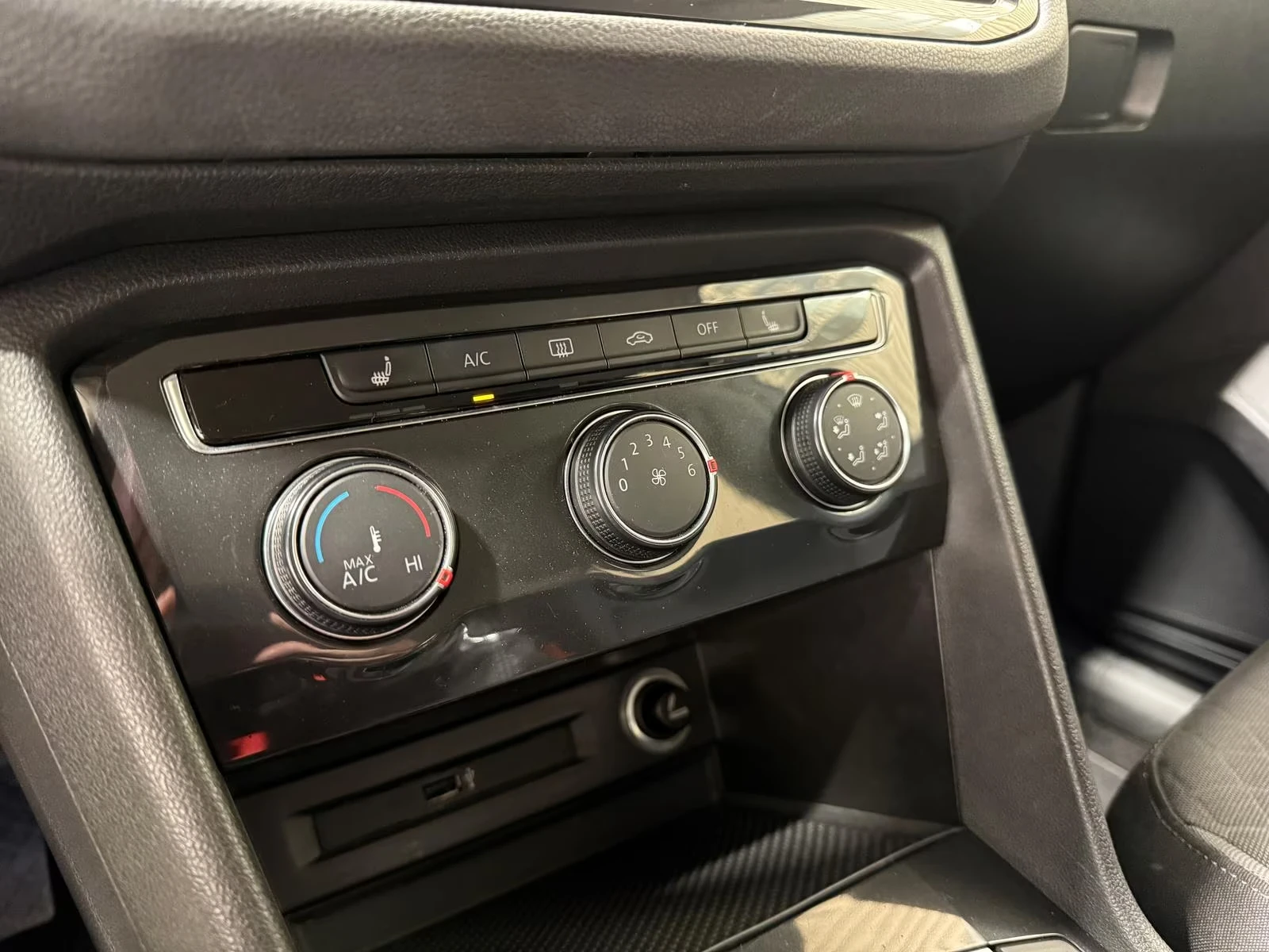 VW Tiguan 1.5 TSI/131к.с./Comfortline| 64 950км| 1Соб.| Каме, снимка 12 - Автомобили и джипове - 54720557