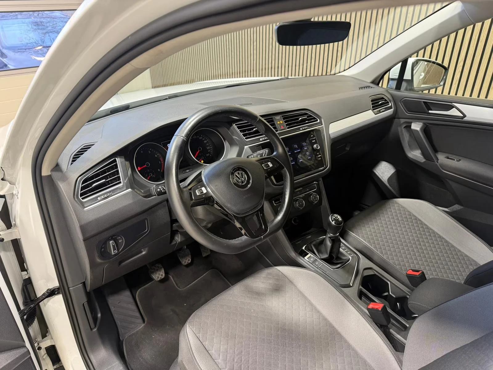 VW Tiguan 1.5 TSI/131к.с./Comfortline| 64 950км| 1Соб.| Каме, снимка 7 - Автомобили и джипове - 54720557
