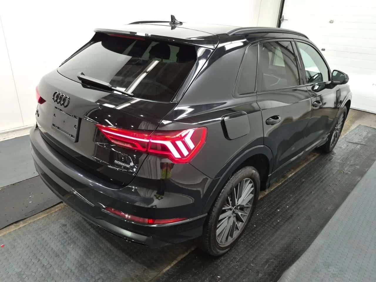 Audi Q3 KOMFORT | CARFAX | БЕЗ ПЪРВОНАЧАЛНА ВНОСКА, снимка 4 - Автомобили и джипове - 54948778