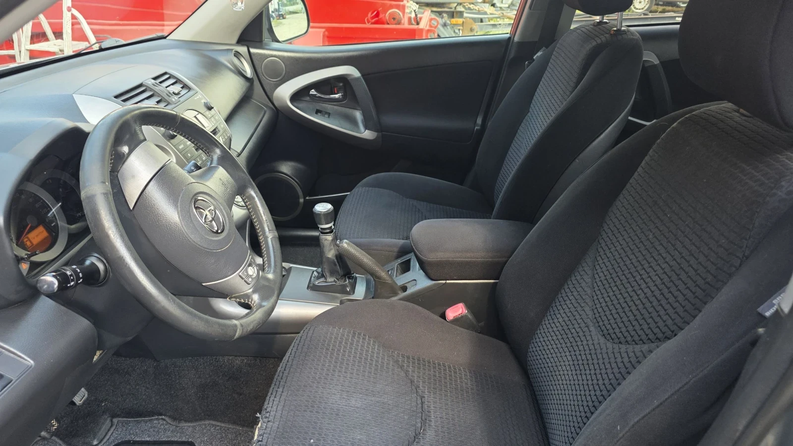 Toyota Rav4 2.2 D-4D 135 4X4, снимка 9 - Автомобили и джипове - 55351959