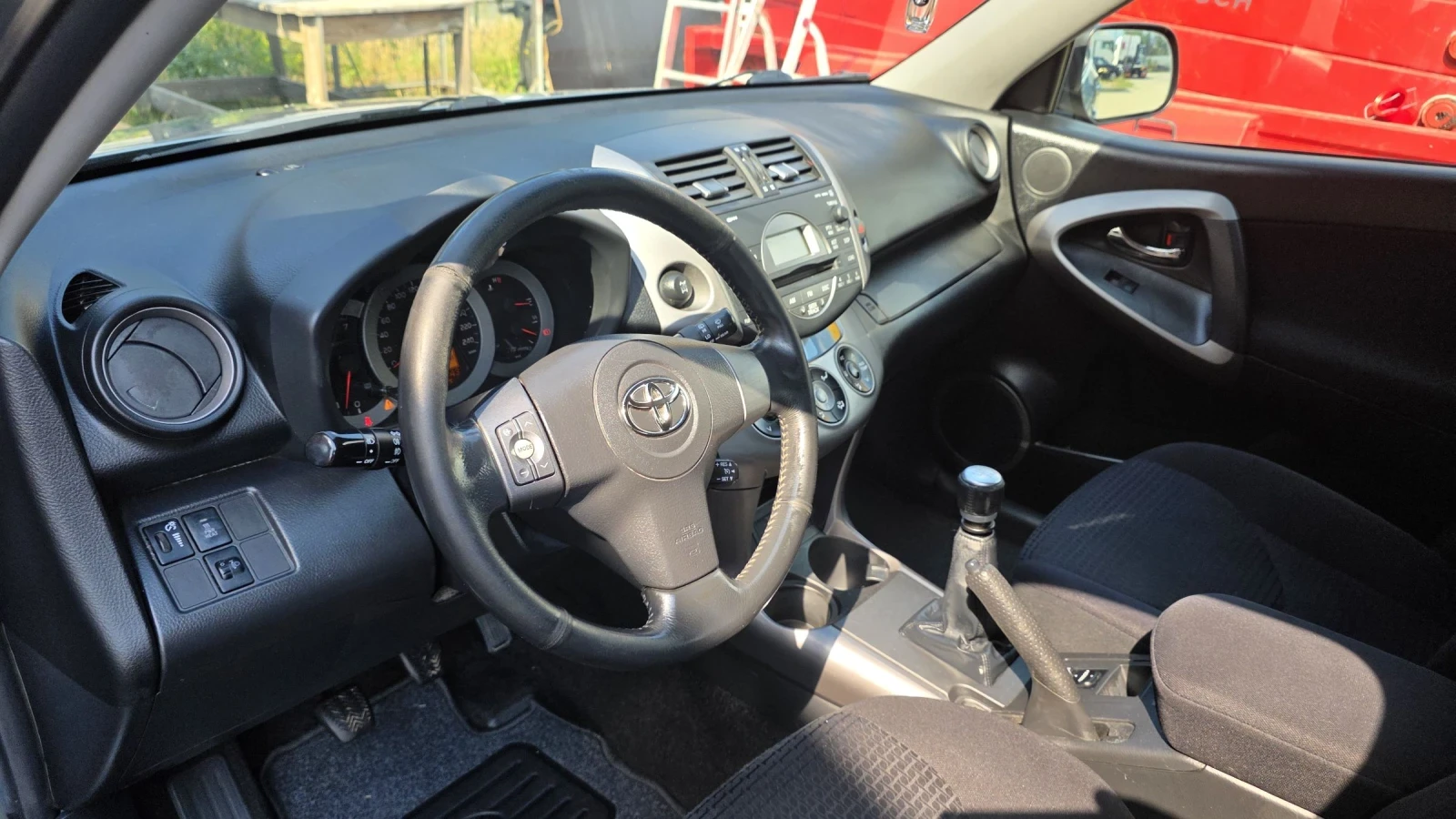 Toyota Rav4 2.2 D-4D 135 4X4, снимка 10 - Автомобили и джипове - 55351959
