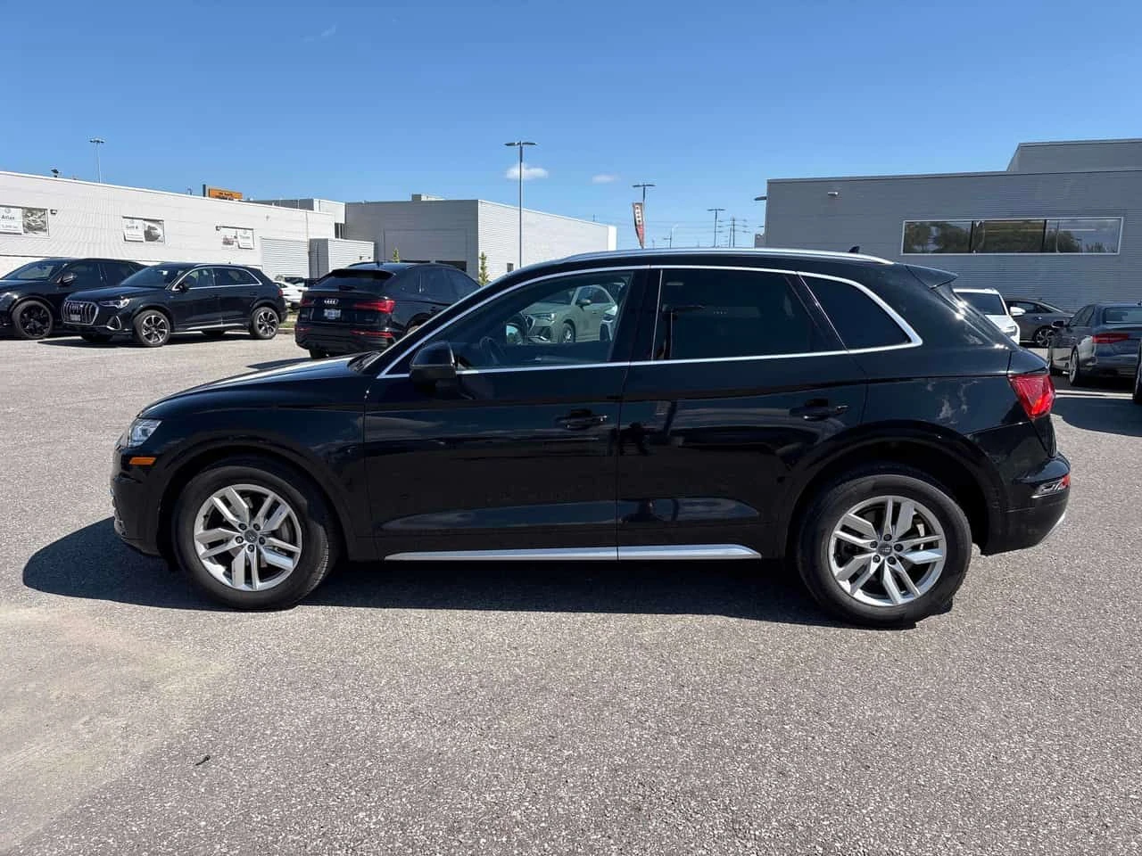 Audi Q5 * Komfort * АВТОКРЕДИТ БЕЗ ПЪРВОНАЧАЛНА ВНОСКА* , снимка 2 - Автомобили и джипове - 55486373