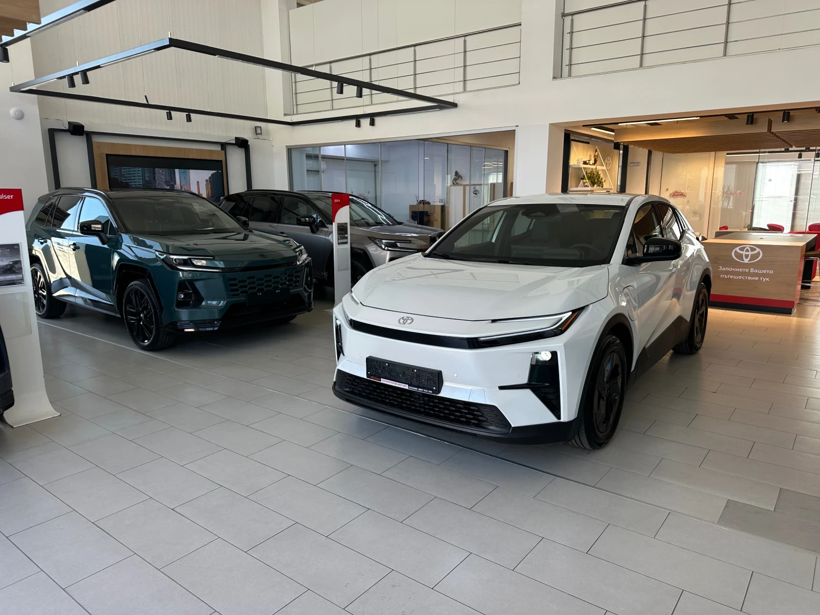 Toyota C-HR Pulse, снимка 2 - Автомобили и джипове - 55887391