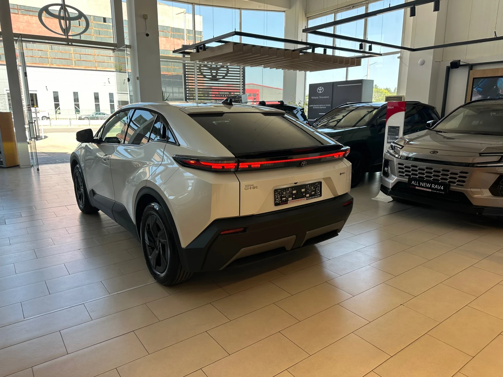 Toyota C-HR Pulse, снимка 3 - Автомобили и джипове - 55887391