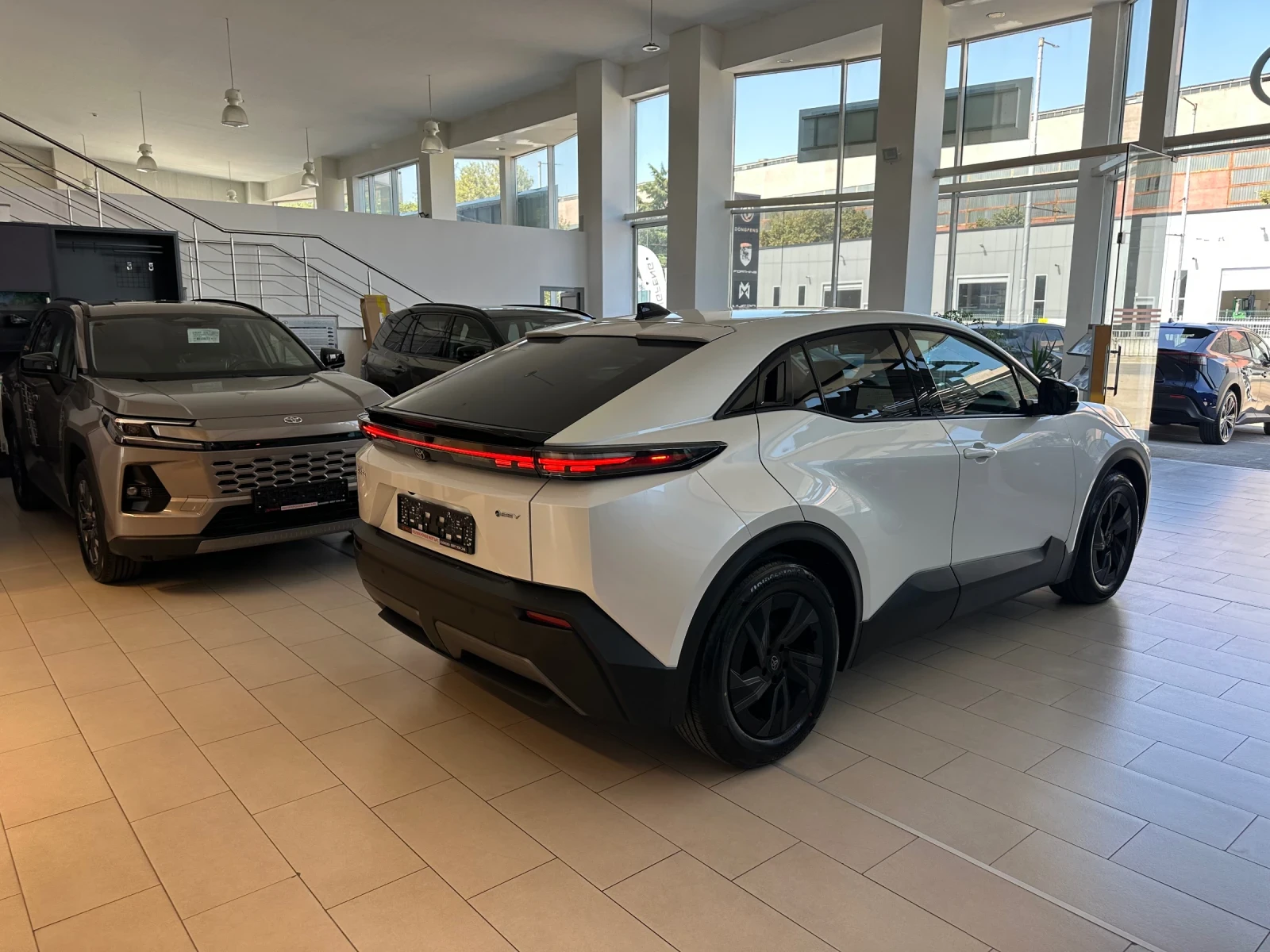 Toyota C-HR Pulse, снимка 5 - Автомобили и джипове - 55887391