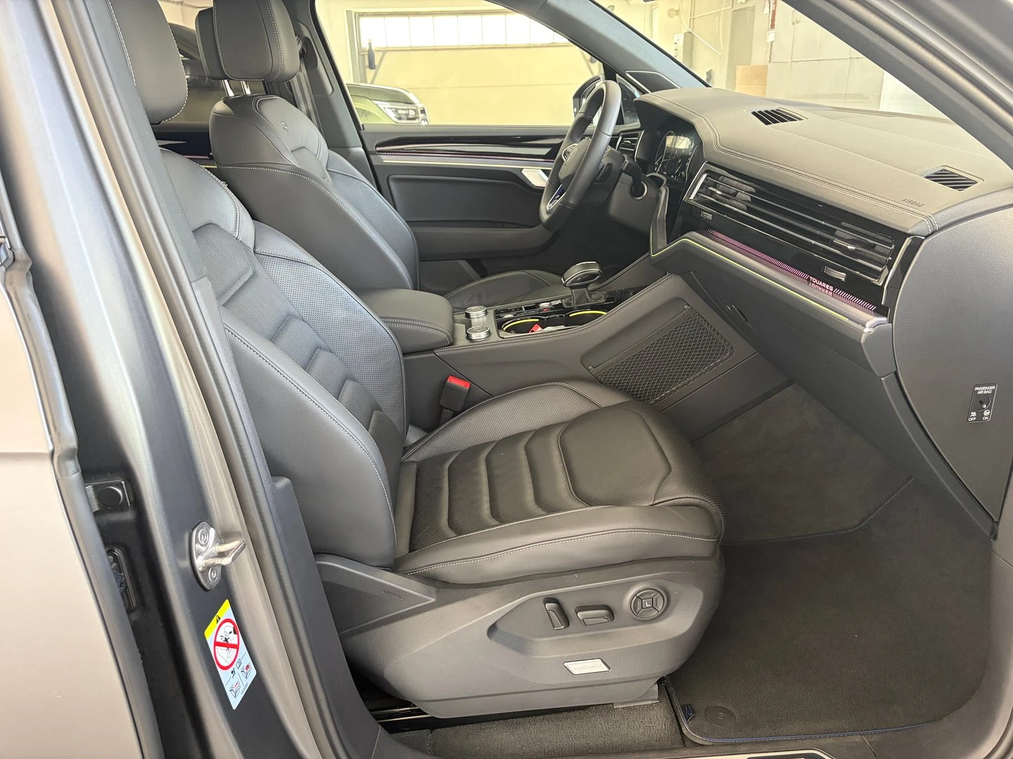 VW Touareg, снимка 6 - Автомобили и джипове - 56421842